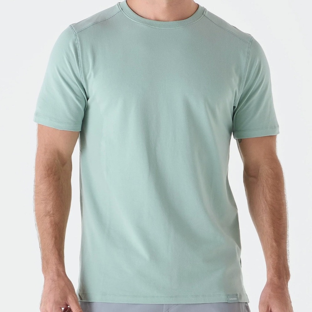 Men's Aviation split tee in Laurel